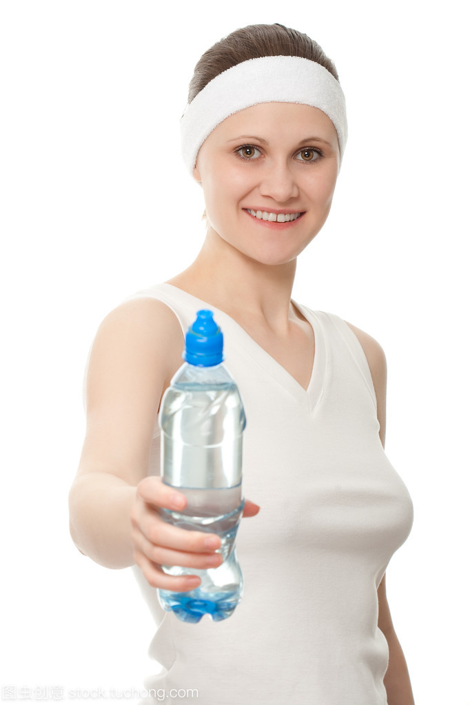 女人给瓶水
