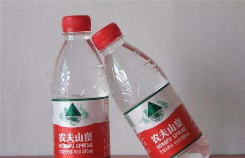 又一瓶装水黑马诞生,一年收入超120亿,成农夫山泉最大对手